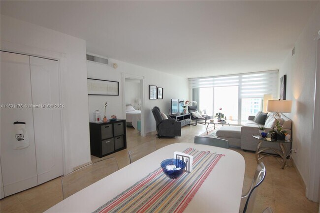 Building Photo - 5151 Collins Ave