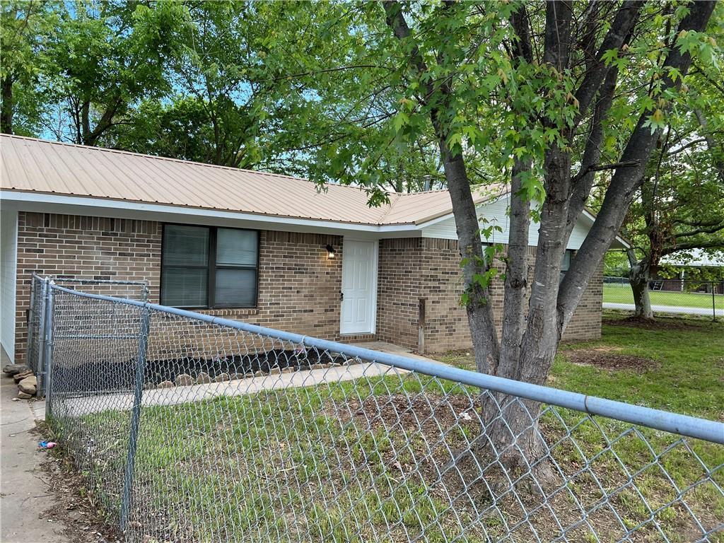 Primary Photo - 320 E Thurman St