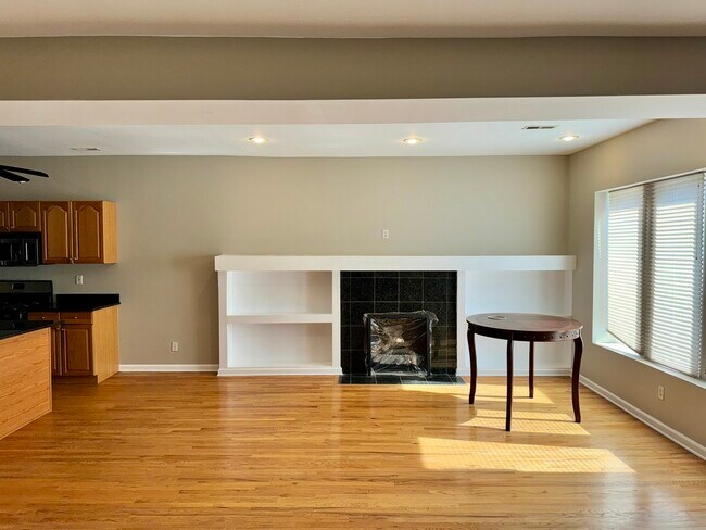 Building Photo - 5928 S Prairie Ave