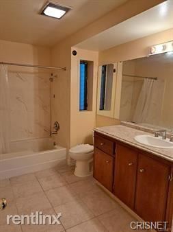 Building Photo - 3 br, 2.5 bath Townhome - 9946 Owensmouth ...