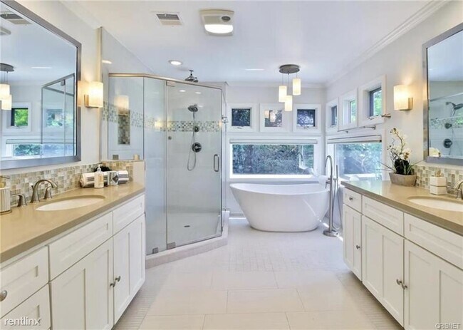 Building Photo - 4 br, 4 bath House - 4354 Coronet Dr