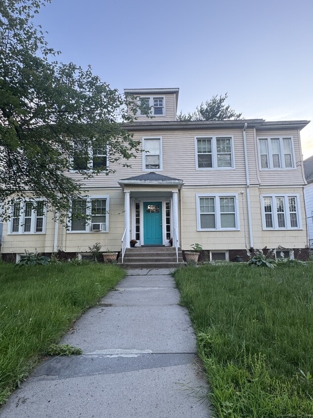 Primary Photo - 587 Blue Hills Ave