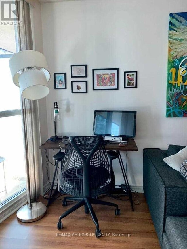 Building Photo - 19 Grand Trunk Crescent