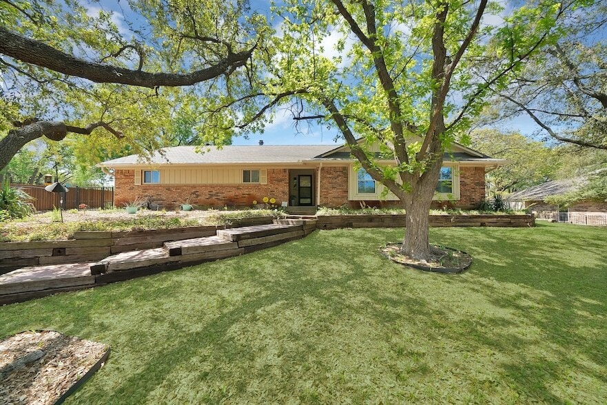 Photo - 2812 Whisperwood Trail Unit