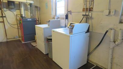 Building Photo - APPLICATION PENDING -- Spacious 1 Bed/1 Ba...