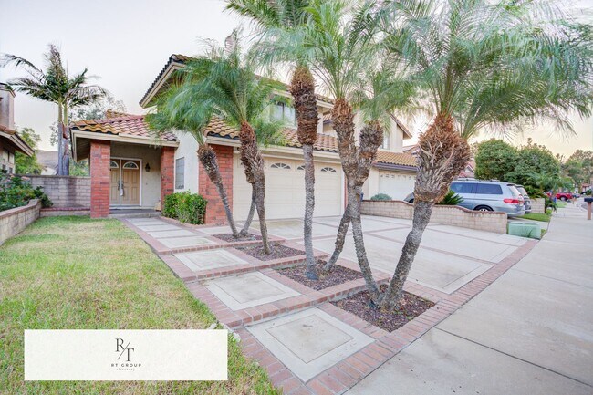 Foto del edificio - Gorgeous 3-Bedroom Home in Prestigious Chi...