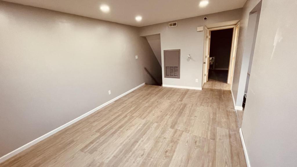 Primary Photo - 1410 VILLA CT - B
