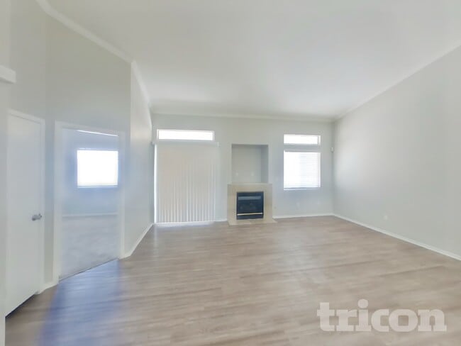 Building Photo - 6232 Diazo St