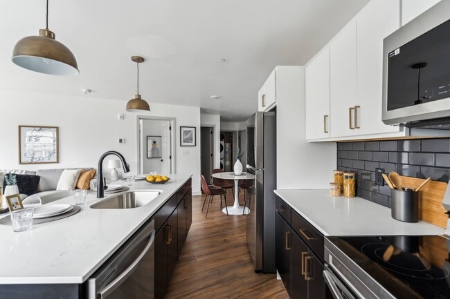 Building Photo - Emerald Heights