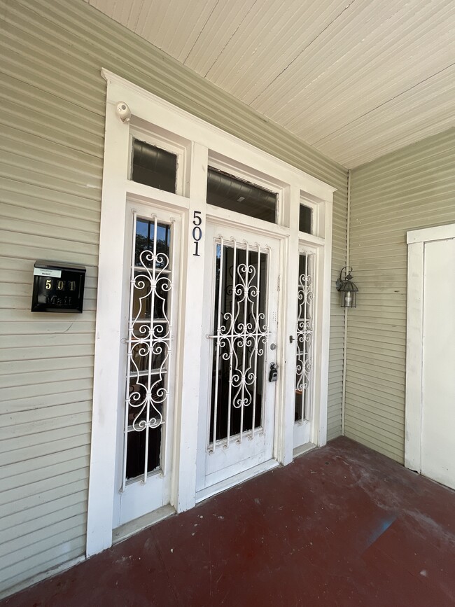 Main Entrance - 501 W Mistletoe Ave