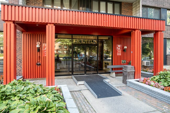Building Photo - Le Place Fortier