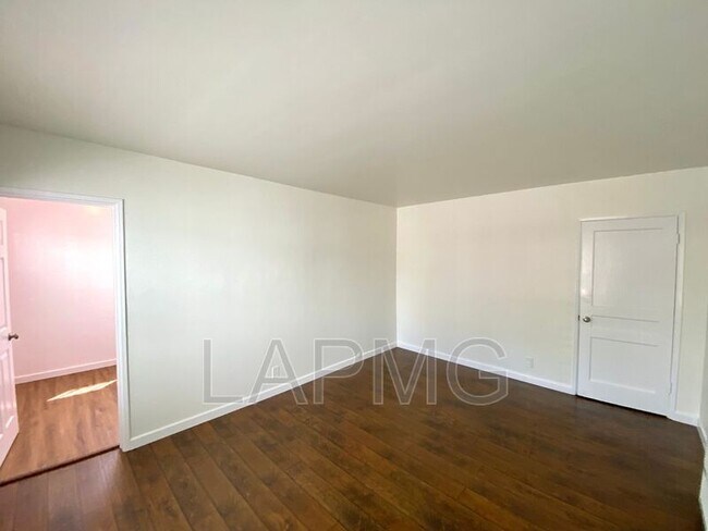 Building Photo - 2312 Ocean Park Blvd