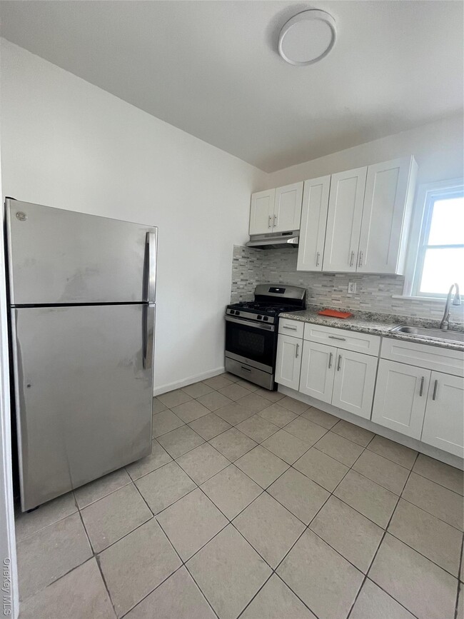 Building Photo - 70 Dobbs Ferry Rd