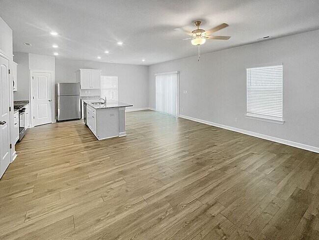 Building Photo - 3251 Quintana Dr