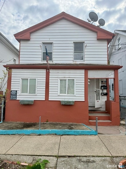 Building Photo - 16 Daggett St