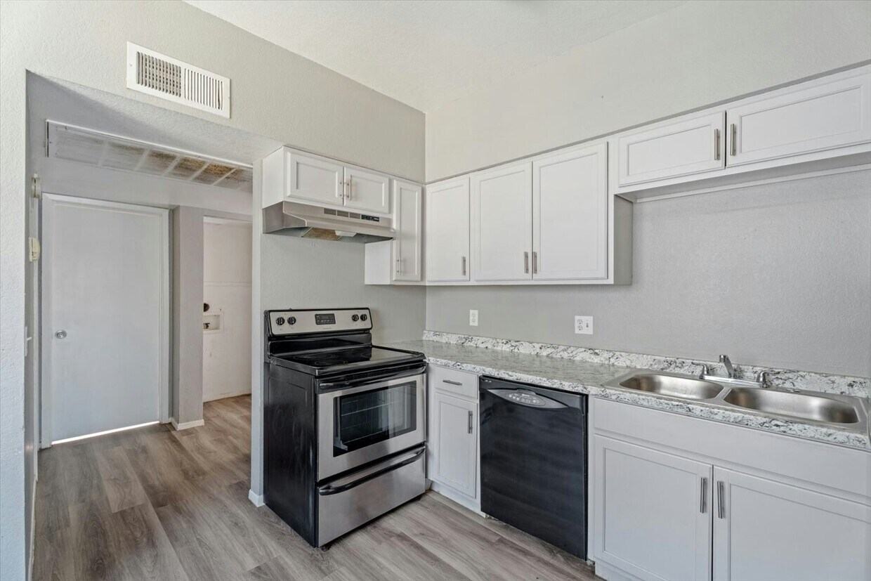 Photo - 2814 East Marconi Avenue, Unit 203