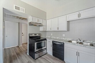 Building Photo - 2814 E Marconi Ave