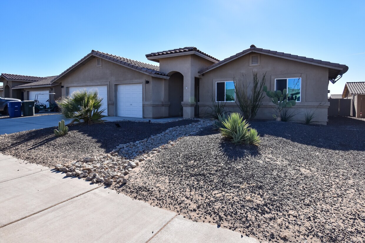 7951 E 42nd Pl, Yuma, AZ 85365 House Rental in Yuma, AZ