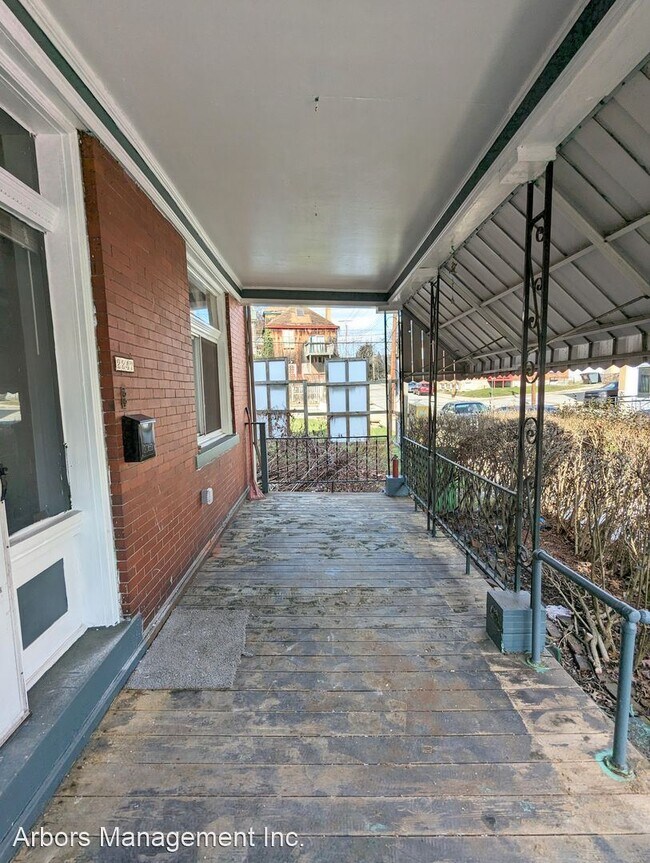 Building Photo - 4 br, 2.5 bath House - 2247 Wilson Avenue