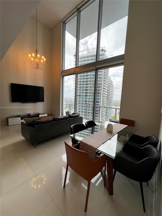 Foto principal - 1050 Brickell Ave