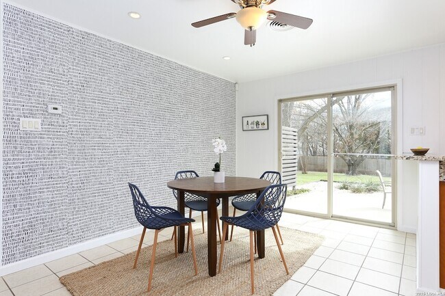 Building Photo - 2806 Belvoir Dr