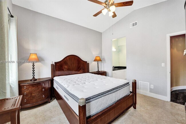 Foto del edificio - 18093 NW 87th Pl