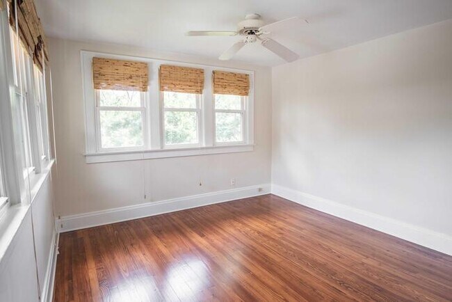 Foto del edificio - Charming 2 bed, 1 bath! COMING SOON
