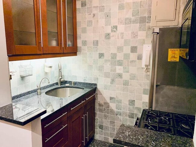 Foto del edificio - 301 E 63rd St