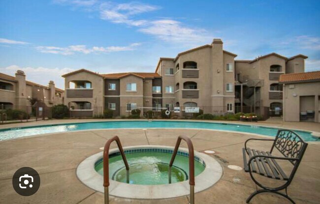 Foto del edificio - 10001 Woodcreek Oaks Blvd