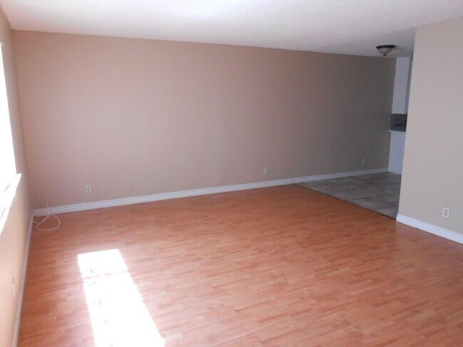 Foto del edificio - Spacious 2 story Townhouse with Community Pool