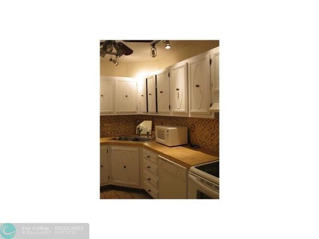 Building Photo - 3119 Oakland Shores Dr