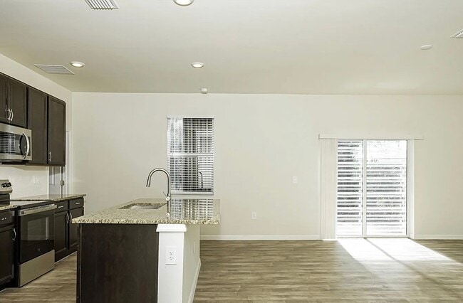 Building Photo - 4736 Manila Ave