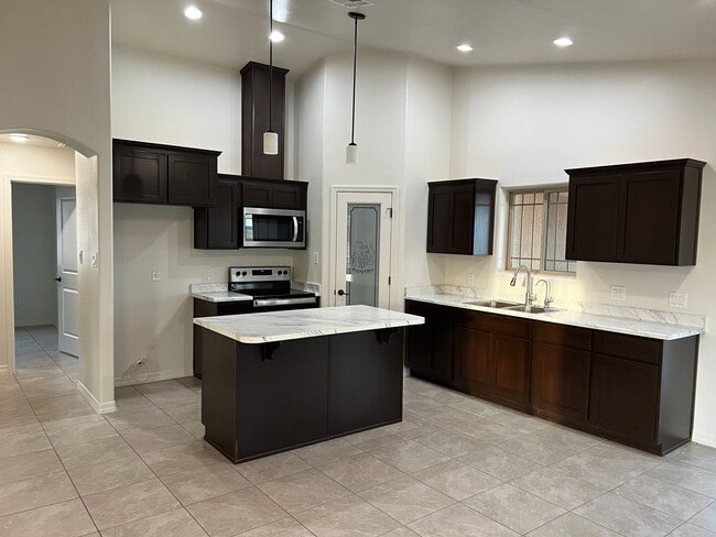 Building Photo - Newer - 3 Bedroom - 2 Car Garage Home with Fenced Back Yard and Gates