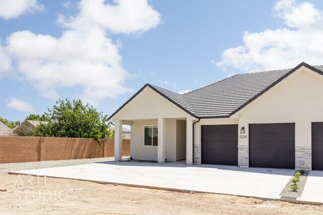 Foto del edificio - Brand New 3 Bed / 2 Bath Duplex – Modern L...