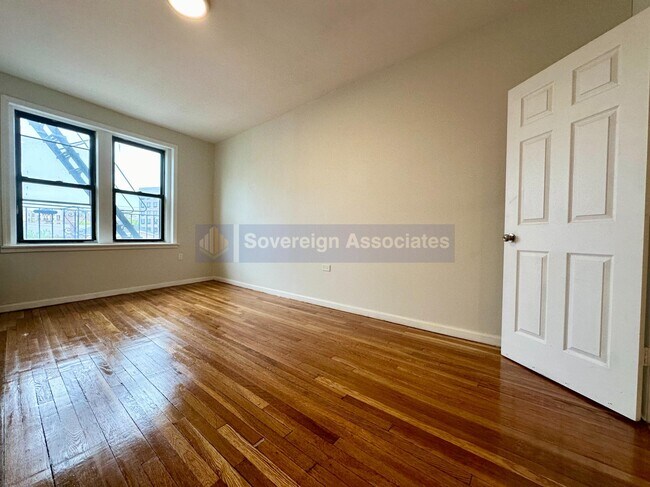 Foto del edificio - 1544 Gillespie Avenue