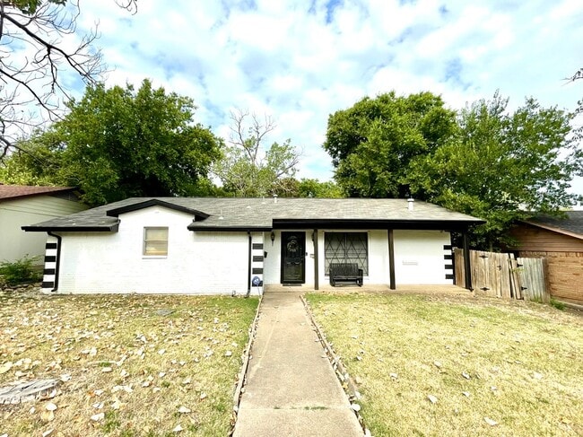 Building Photo - 709 Blue Grass Dr