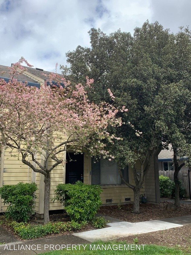 Primary Photo - 3 br, 1.5 bath House - 1720 Oldfield Way