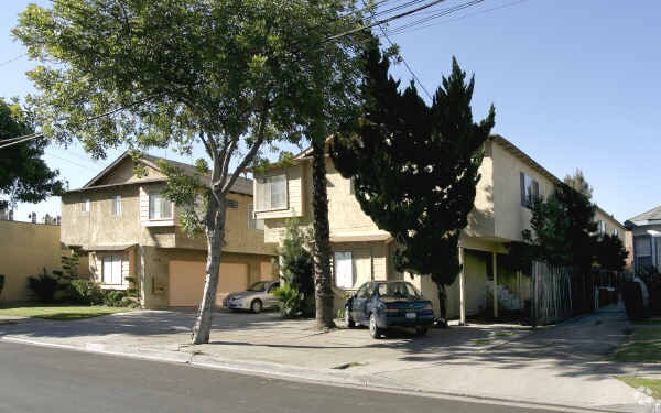 Primary Photo - 117-119 N Sierra Vista St