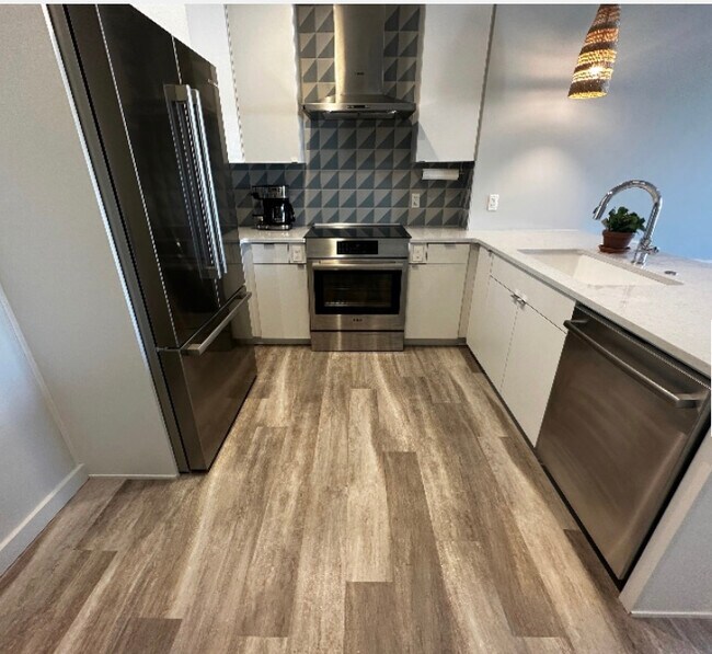 Kitchen - 3850 E Haystack St
