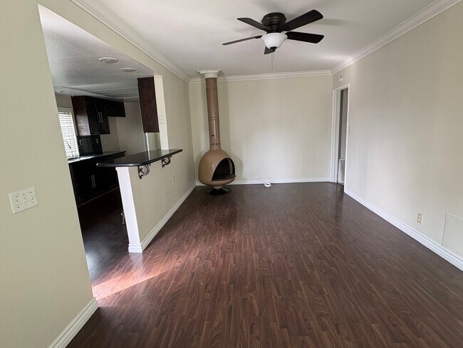 Foto del edificio - 5422 Montair Ave