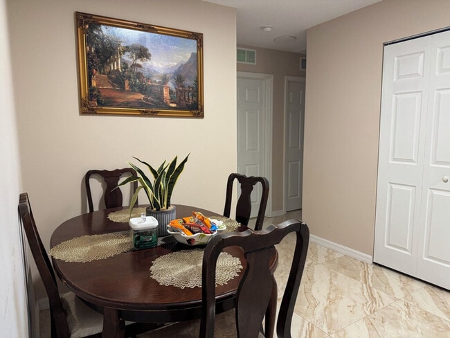 Building Photo - 1355 25th Ave E