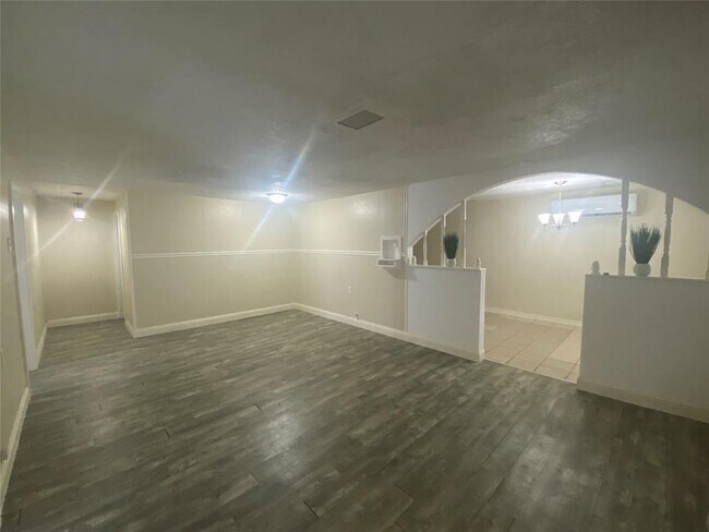 Foto del edificio - 6604 S. F. Austin Road