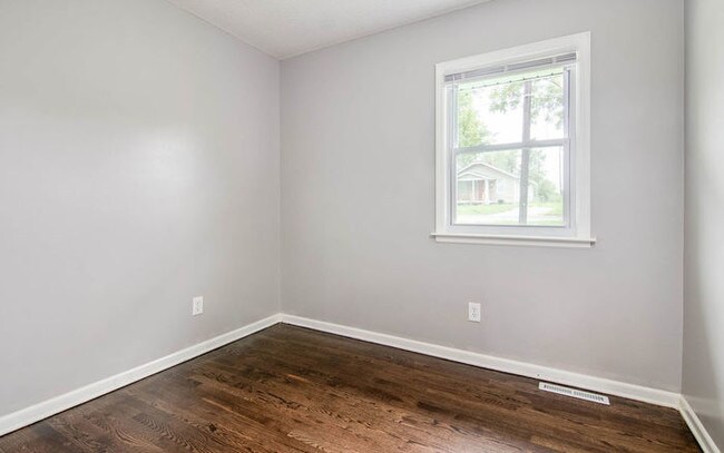Building Photo - 3 Bed 2 Bath Remodeled Home