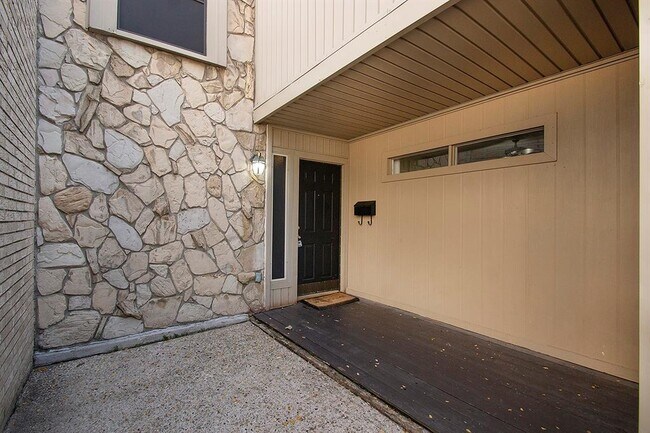 Building Photo - 2953 Country Pl Cir