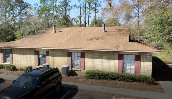 Building Photo - 5722 NW 25th Ter