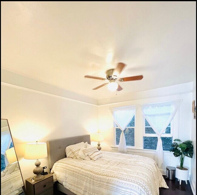 cozy bedroom - 2202 Dell Ave