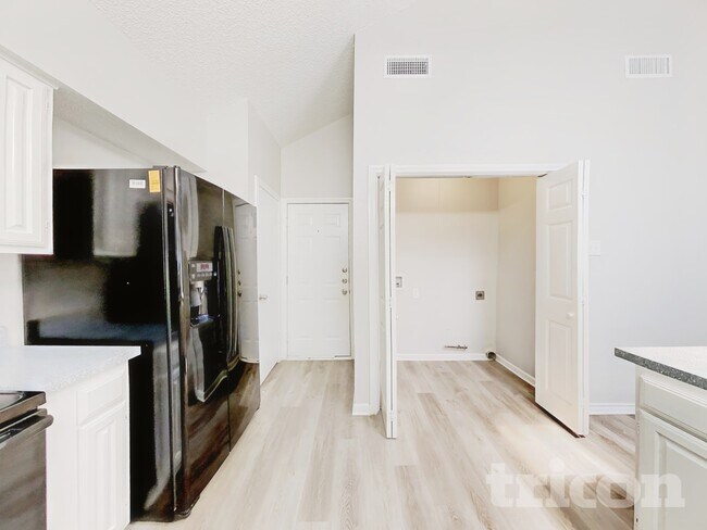 Building Photo - 212 Sunset Dr