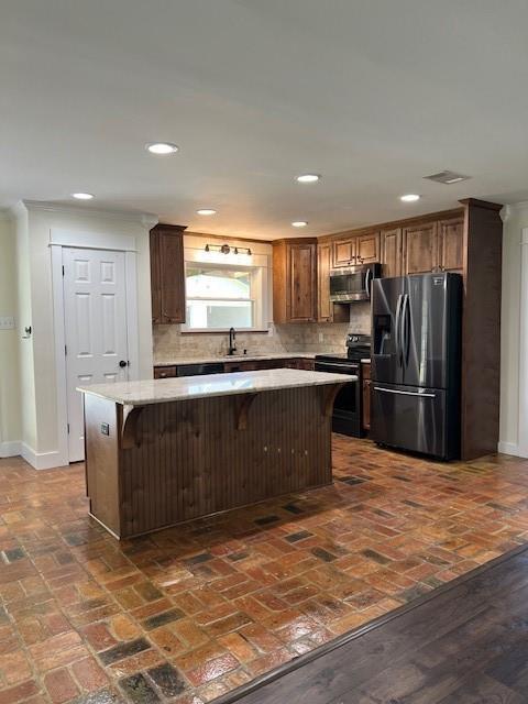 Foto del edificio - 215 Tavares Dr