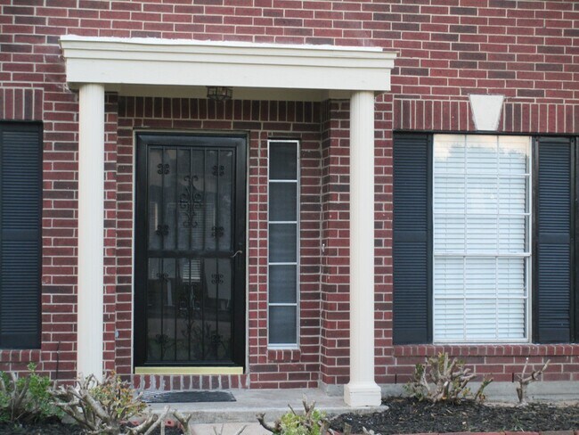 Foto del edificio - 16714 Cheshire Pl Dr