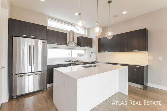 Foto del edificio - 2121 N Marion St